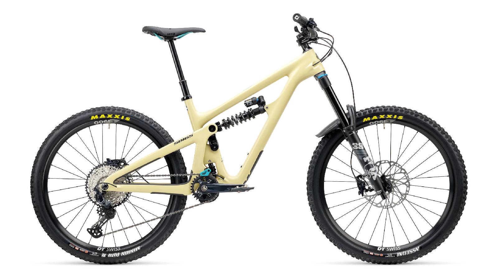 2023 Yeti SB165 en el polvo